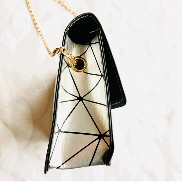 💎5/$25💎 Cute Mini Metallic Silver Crossbody Bag - Picture 7 of 8